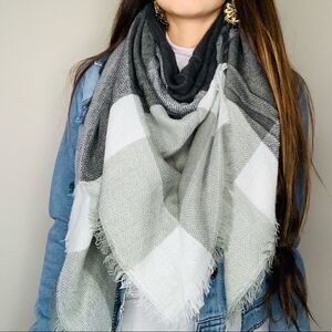 Black and white plaid scarf